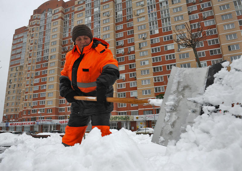 Около 500 дворников станут очищать район Хамовники зимой