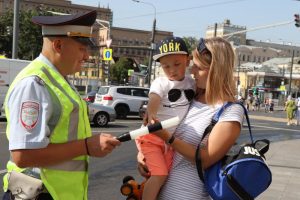 Полк дорожно-патрульной службы ГИБДД проведет мероприятие «Ваш пассажир — ребенок». Фото: «Вечерняя Москва»
