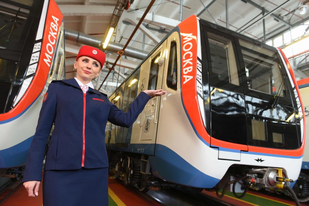 Фиолетовая ветка метро запустила два новых поезда «Москва»