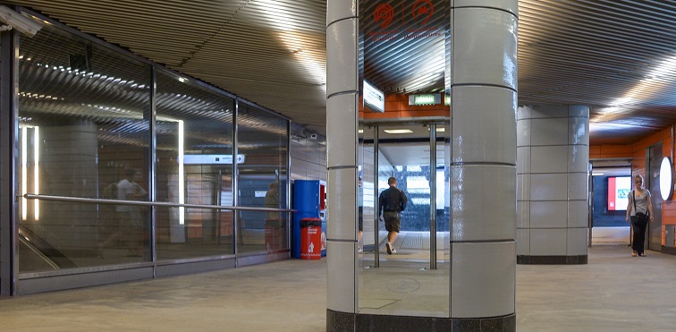 Более 30 станций Московского метро получат зеркала для пассажиров