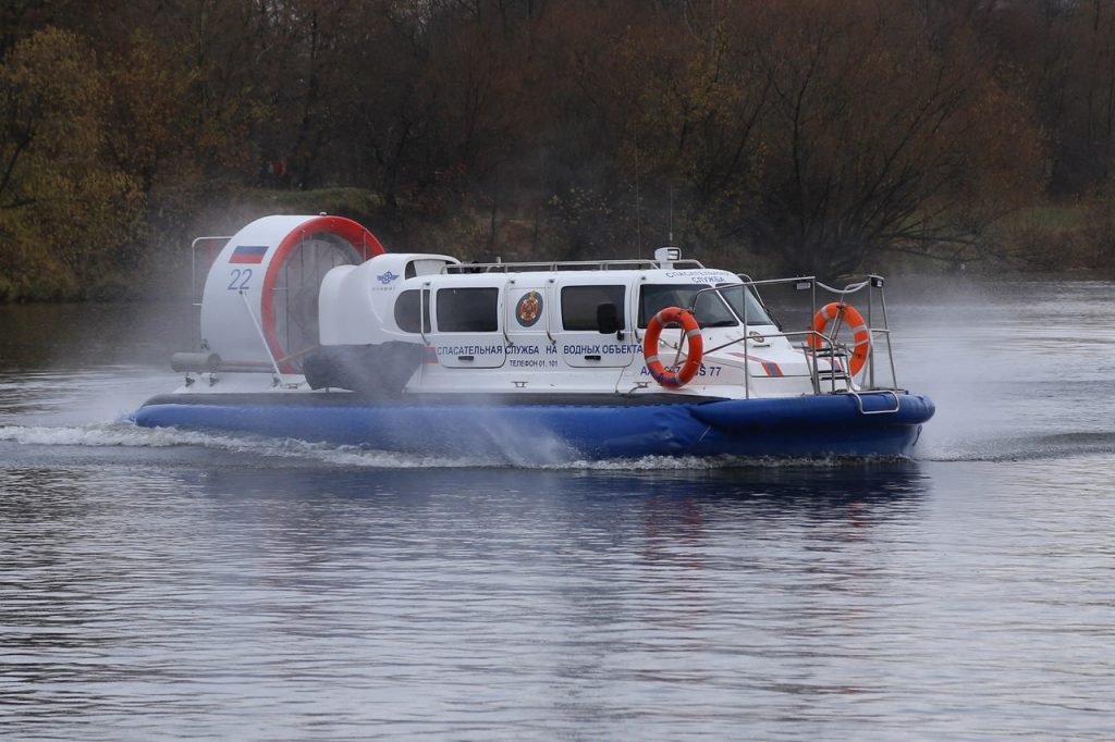 Спасательные катера с видеорегистраторами будут патрулировать Москву-реку этой зимой