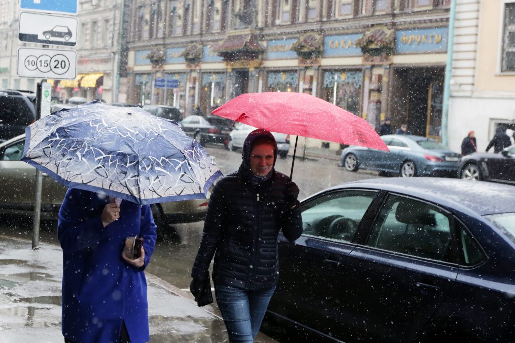 Дождь с мокрым снегом накрыл Москву во вторник
