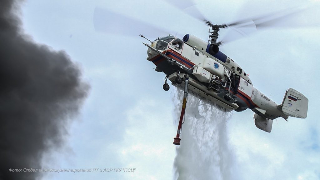 Второй пожарный вертолет заступает на дежурство в столице
