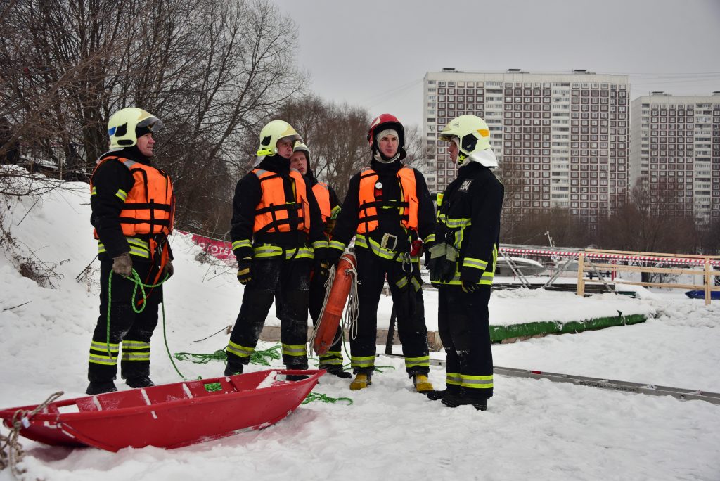 Спасатели проверят толщину льда на водоемах Москвы с помощью радаров