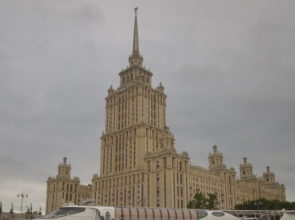 На западе Москвы задержали «стреляющий» Mercedes