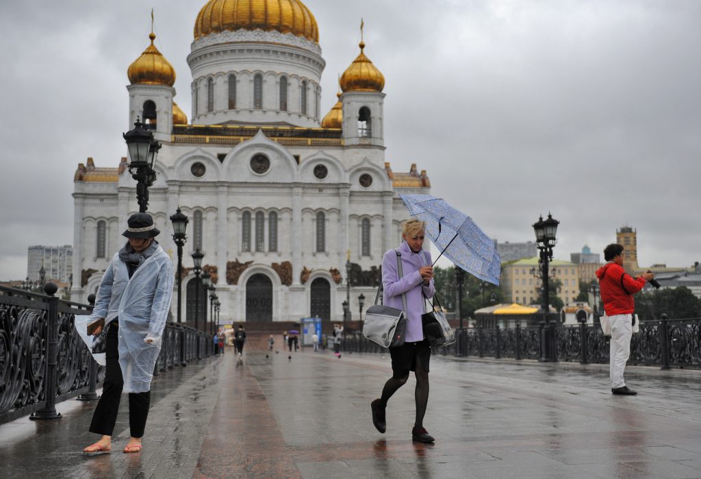 Циклоны устроят Москве дождливые выходные