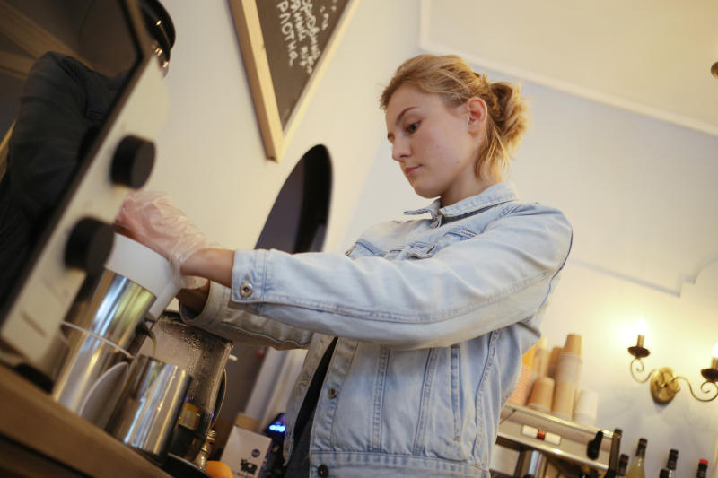Аптеки и кофейни откроют на станциях МЦК