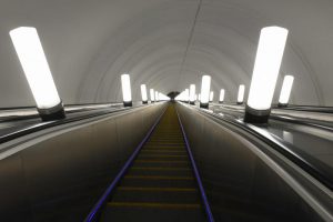За девять месяцев текущего года в столичном метро было отремонтировано более 60 эскалаторных машин на 38 станциях. Фото: «Вечерняя Москва»