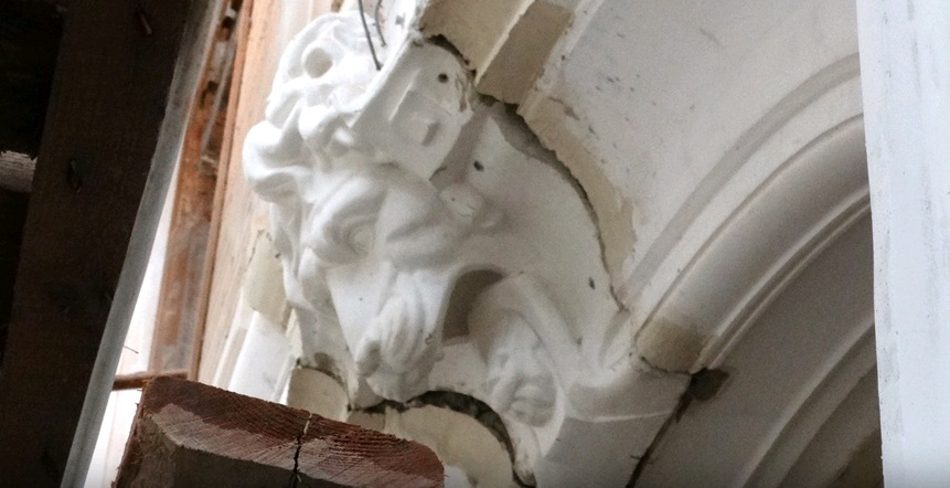 Маску льва отреставрировали на фасаде дома Быкова