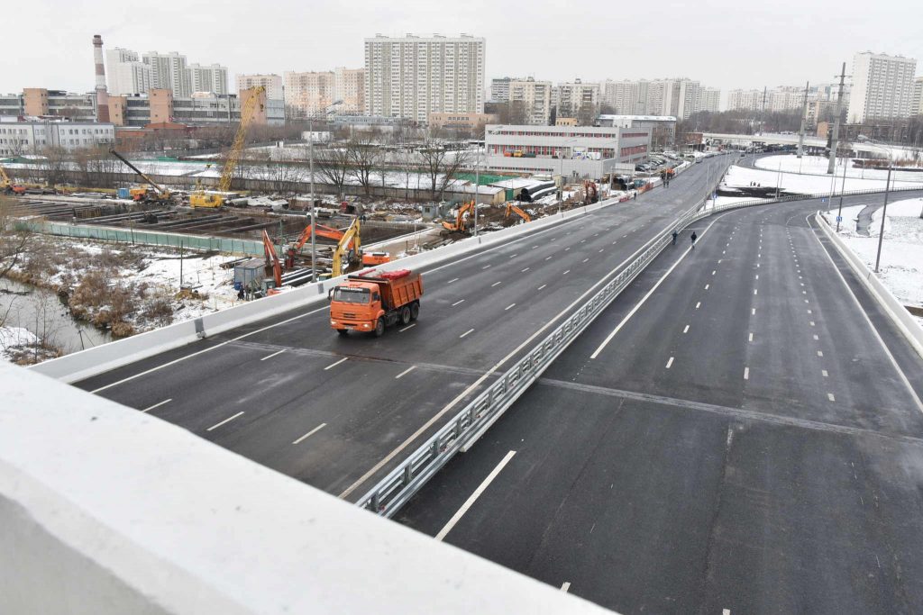 На северо-западной хорде Москвы забетонировали Крылатский мост