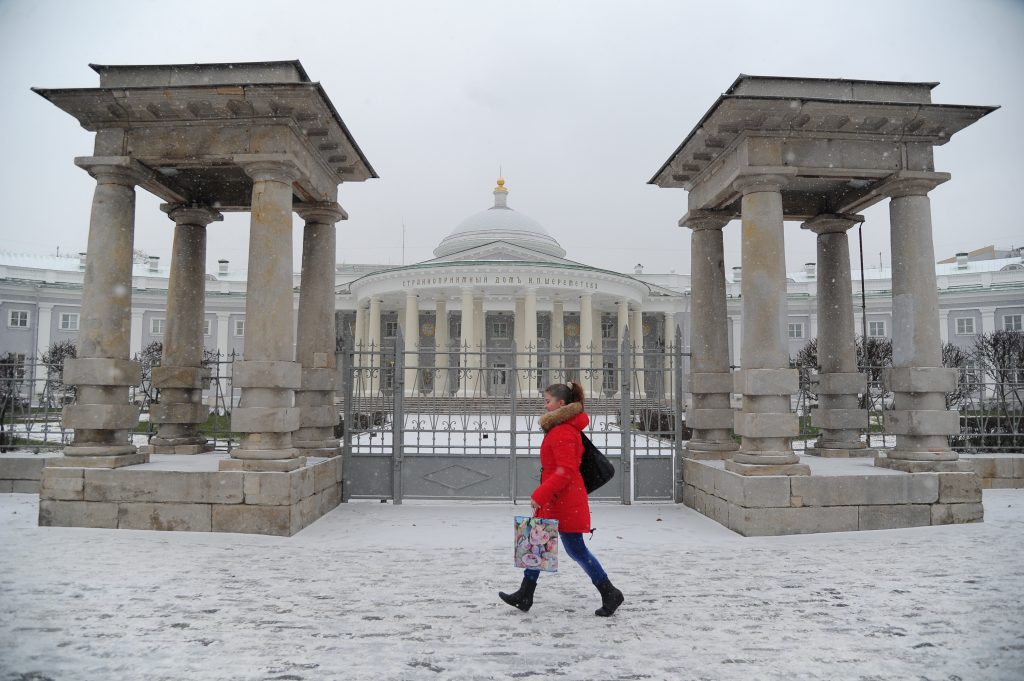 В пятницу Москву накроет снегом и теплом