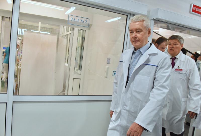Собянин наградил врачей, проведших 14 операций для спасения жизни пациента