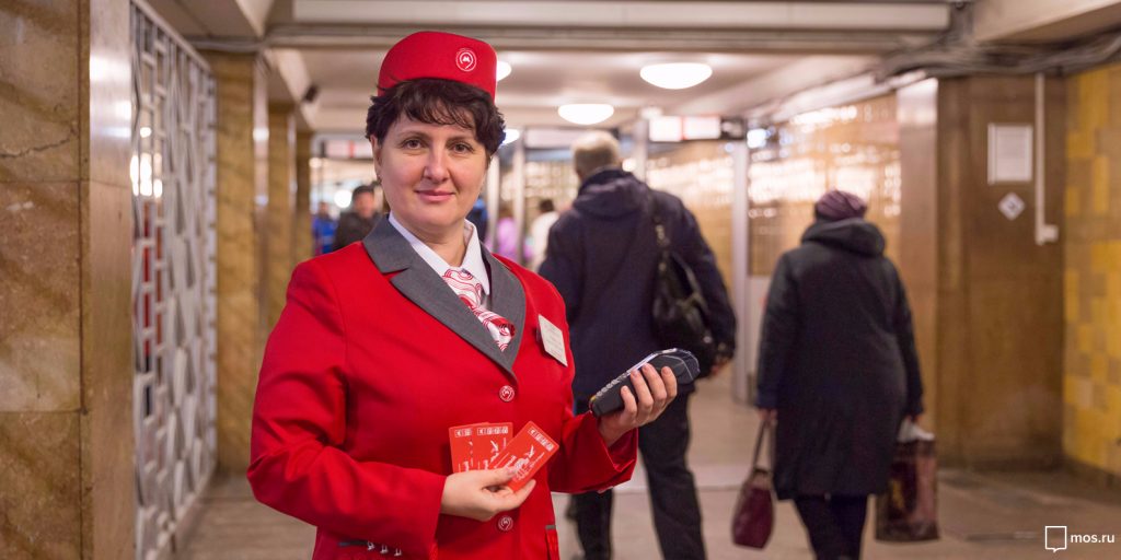 Всех сотрудников Московского метро переоденут в красное