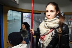 13 декабря 2017 года. Студентка Катя Шунченкова каждый день добирается до университета на трамвае № 3. Фото: Наталия Нечаева