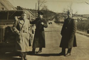 Он же с товарищем Владимиром Щелчковым (слева направо) в ГДР. Фото: личный архив Владимир Горовой