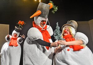 Снеговики станут героями акробатического шоу «Снеговик и его команда». Фото: Наталья Феоктистова