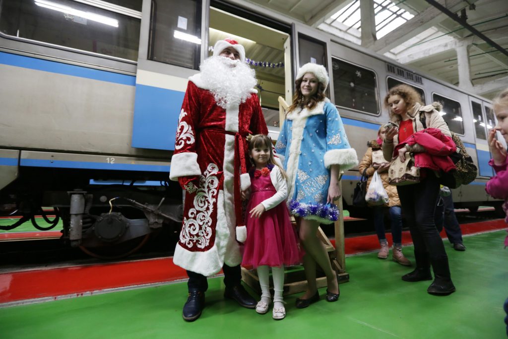 Метро Москвы запустит еще три новогодних поезда