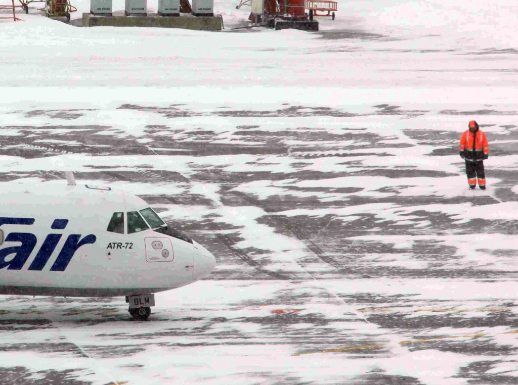 Латвийский самолет выкатился за полосу и парализовал «Шереметьево»