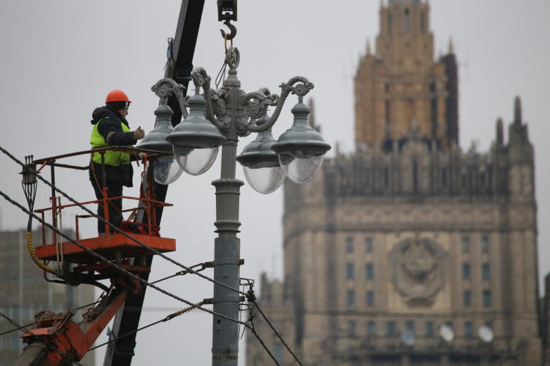 Светильники и прожектора на Бульварном кольце позволят сократить количество потребляемой электроэнергии. Фото: «Вечерняя Москва»