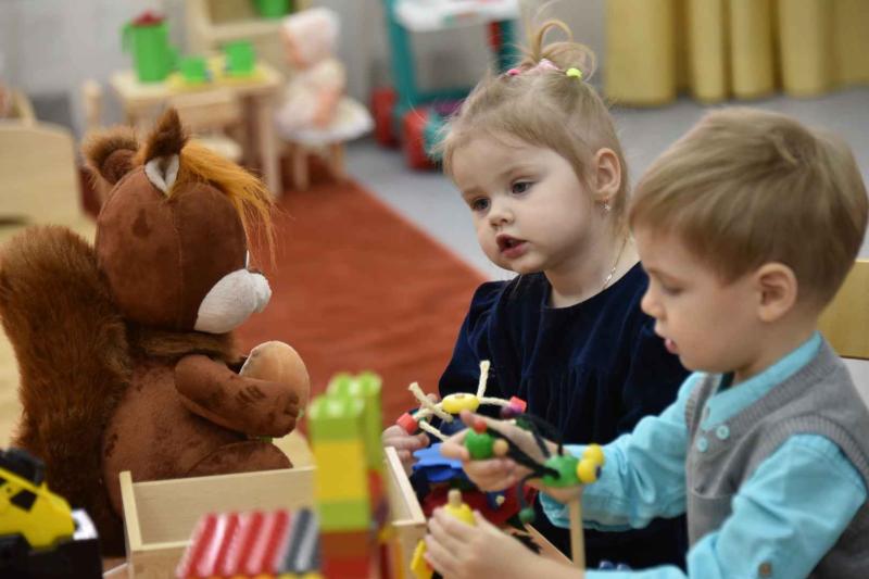 Роспотребнадзор ЦАО проводит консультацию жителей по вопросам безопасности детских игрушек и новогодних подарков