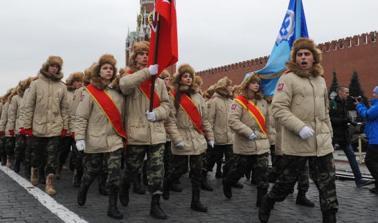 Московские юнармейцы провели флешмоб в честь Дня Героев Отечества