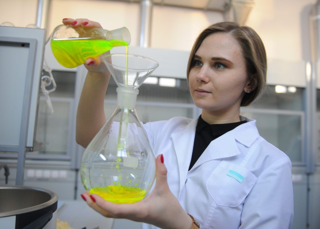 Сотрудники Университета имени Менделеева проведут химический диктант и открытые лекции