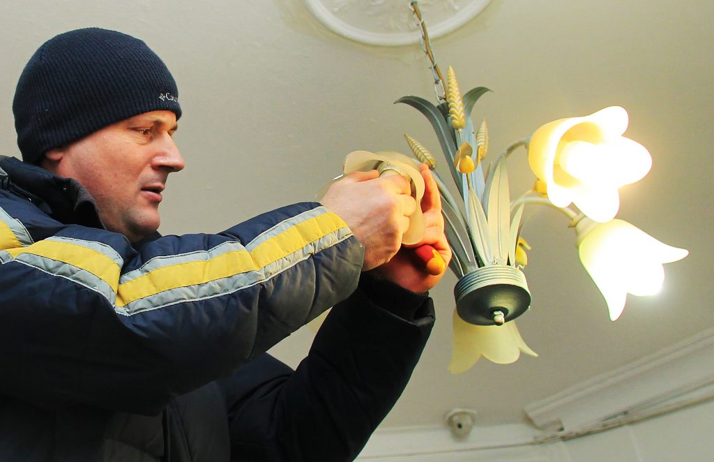Дома Пресненского района получили почти семь тысяч энергосберегающих светильников