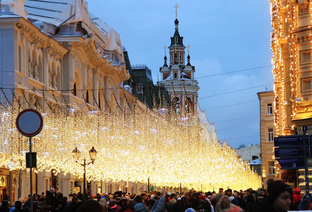 Москва оставит часть новогодних декораций, но все равно сэкономит энергию