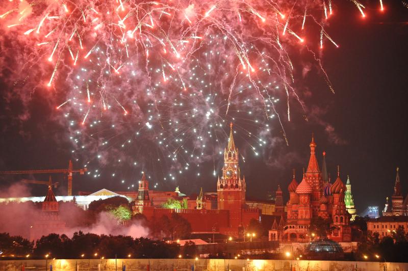 Под бой Курантов: кто и что говорил россиянам в Новый год