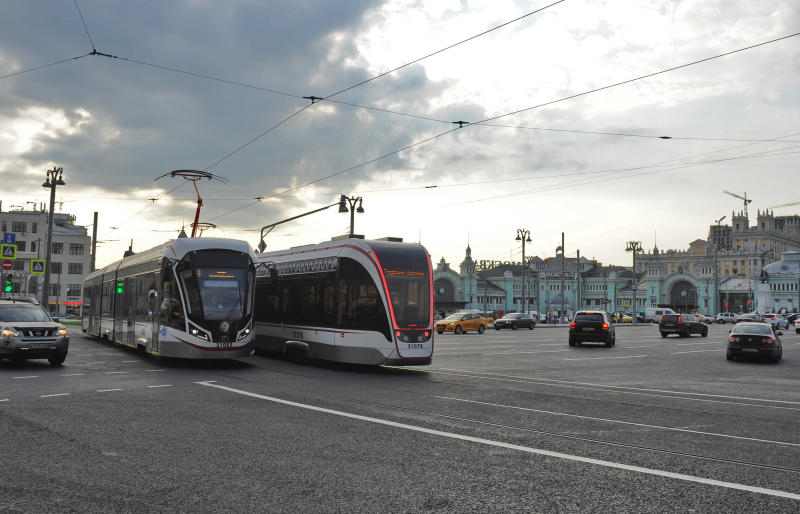 Движение трамваев маршрутов 7 и 9 по площади Тверская Застава запущено в сентябре 2017 года после благоустройства по программе «Моя улица». Фото: Александр Кожохин