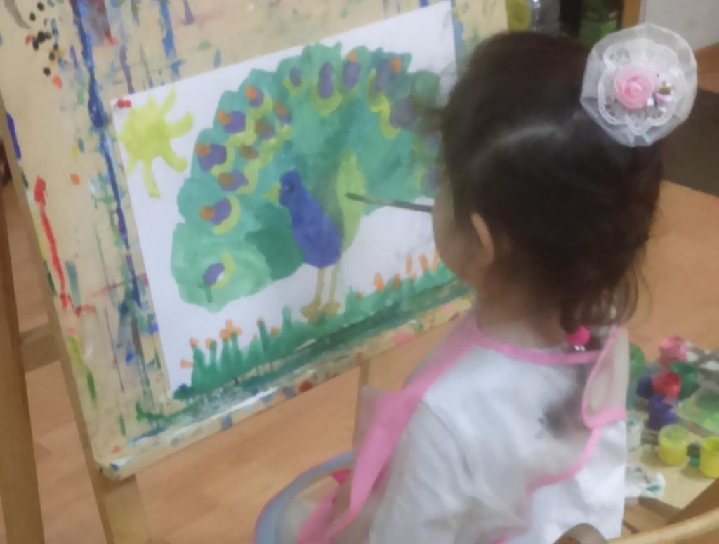 Студия «Благо-Дар» организовала выставку пятилетней художницы