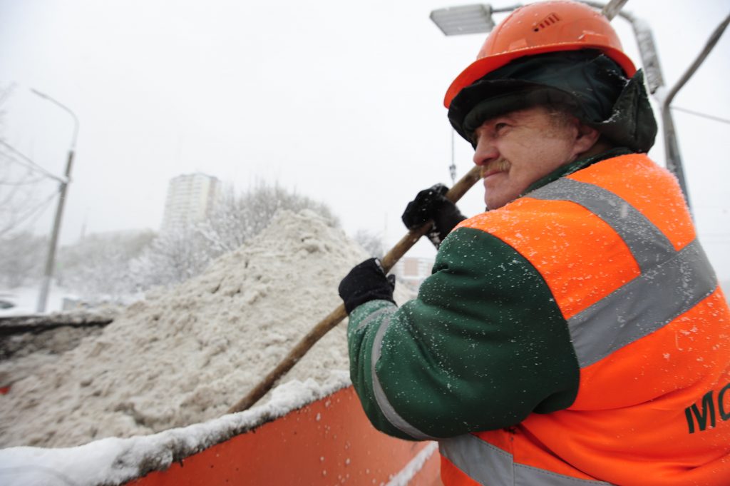 В Москве опровергли сведения о привлечении военных к уборке снега