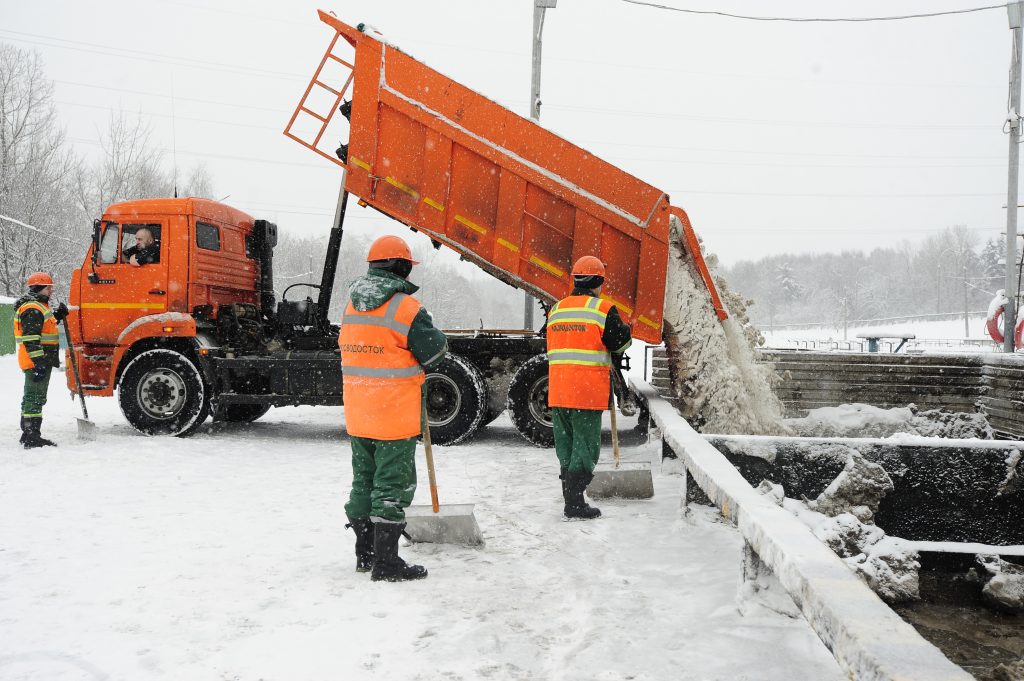 За сутки плавильные пункты Москвы приняли рекордные 870 тысяч кубометров снега