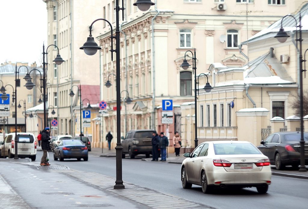 Бесплатной парковку объявили в Москве с 23 по 25 февраля