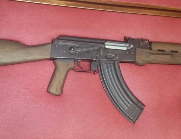 Автомат Калашникова и винтовку нашли в московской посылке «Почты России»