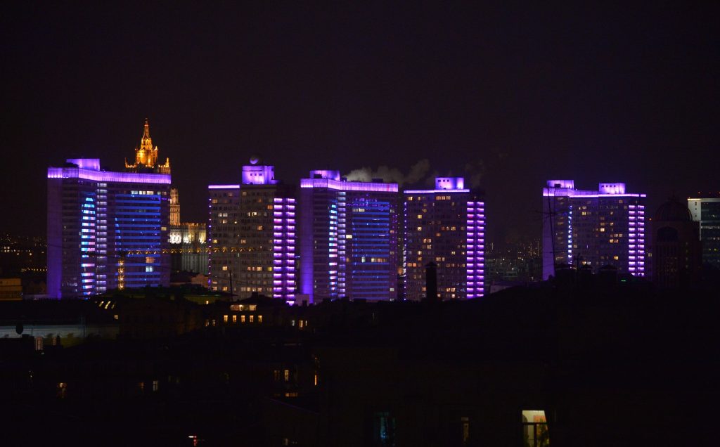 Праздничная подсветка ждет Москву к 8 Марта