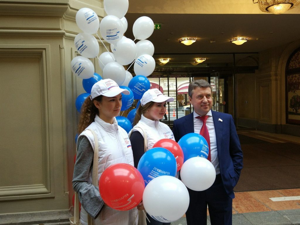 Московские депутаты приняли участие в акции с призывом проголосовать на выборах 18 марта