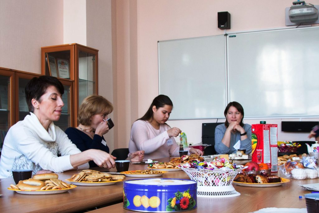 Первая встреча выпускников школы приемных родителей состоялась 24 марта. Фото предоставили в ЦПСиД «Красносельский»