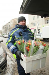 В Москве проводятся проверки с целью пресечь нелегальную торговлю цветами в преддверии 8 Марта. Фото: Наталия Нечаева