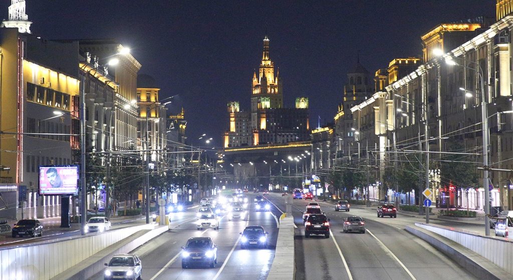 Десятки тысяч «умных» фонарей появятся в Москве