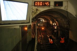 Время ожидания поездов увеличилось от станции "Киевская" до "Славянского бульвара". Фото: Антон Гердо