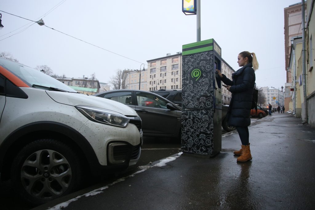 Асфальтобетонное покрытие отремонтируют на парковках в районе Якиманка