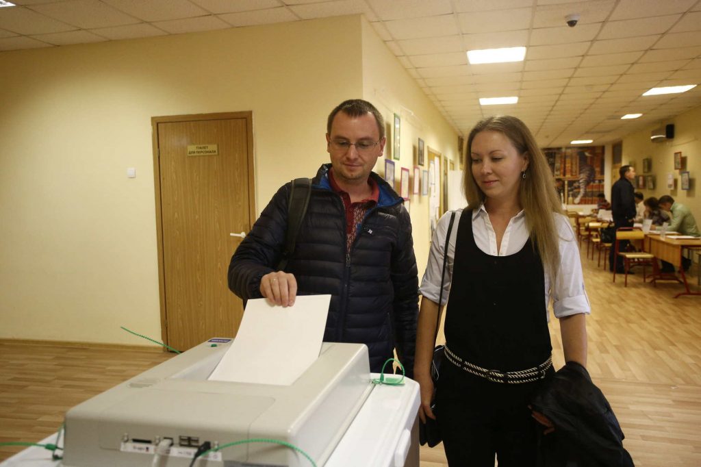 В 2018 году впервые стало возможно открепление от избирательного участка по месту прописки. Фото: «Вечерняя Москва»