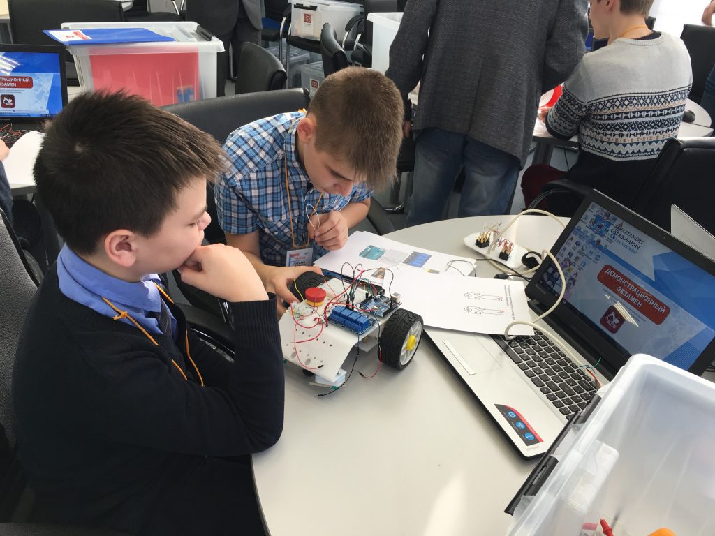 Экзамен по «Прототипированию» и «Мобильной робототехнике» провели в Москве