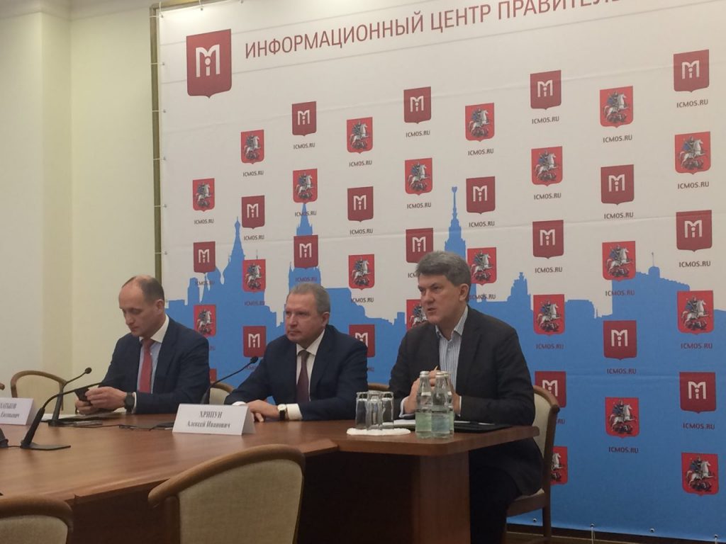 Игорь Хатьков (слева) и Алексей Хрипун (в центре) на пресс-конференции 1 марта. Фото: Евгения Воробьева