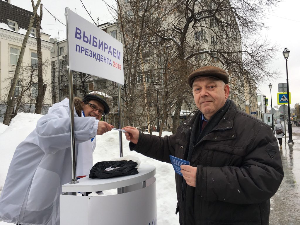Офицеры России призывали горожан проголосовать на выборах 18 марта
