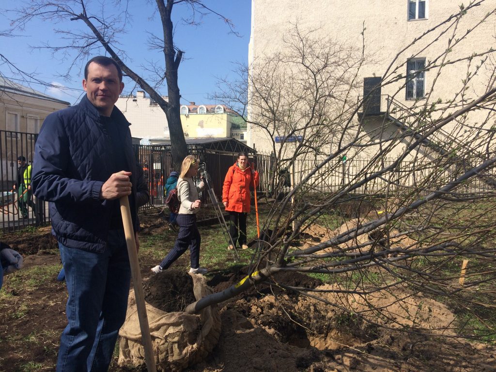 Владимир Говердовский принял участие в акции «Миллион деревьев» в Замоскворечье
