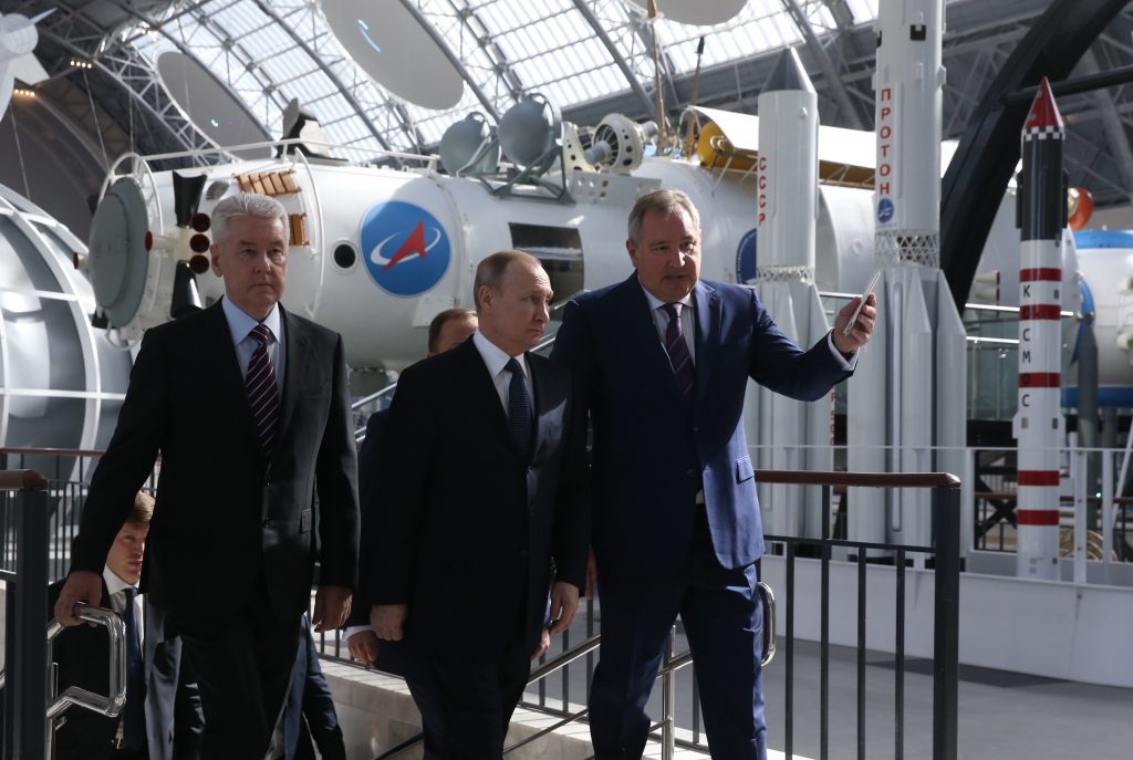 Путин и Собянин запустили обновленный «Космос» на ВДНХ