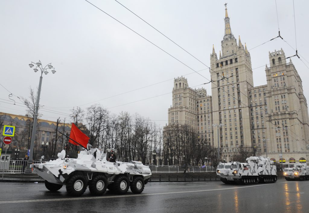 Колонна военной техники прибыла на временную площадку в Москве. Фото: архив, «Вечерняя Москва»