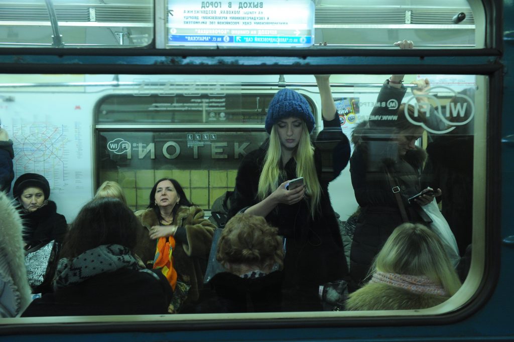 Пассажиры столичного метро узнают факты о космосе через бесплатный Wi-Fi